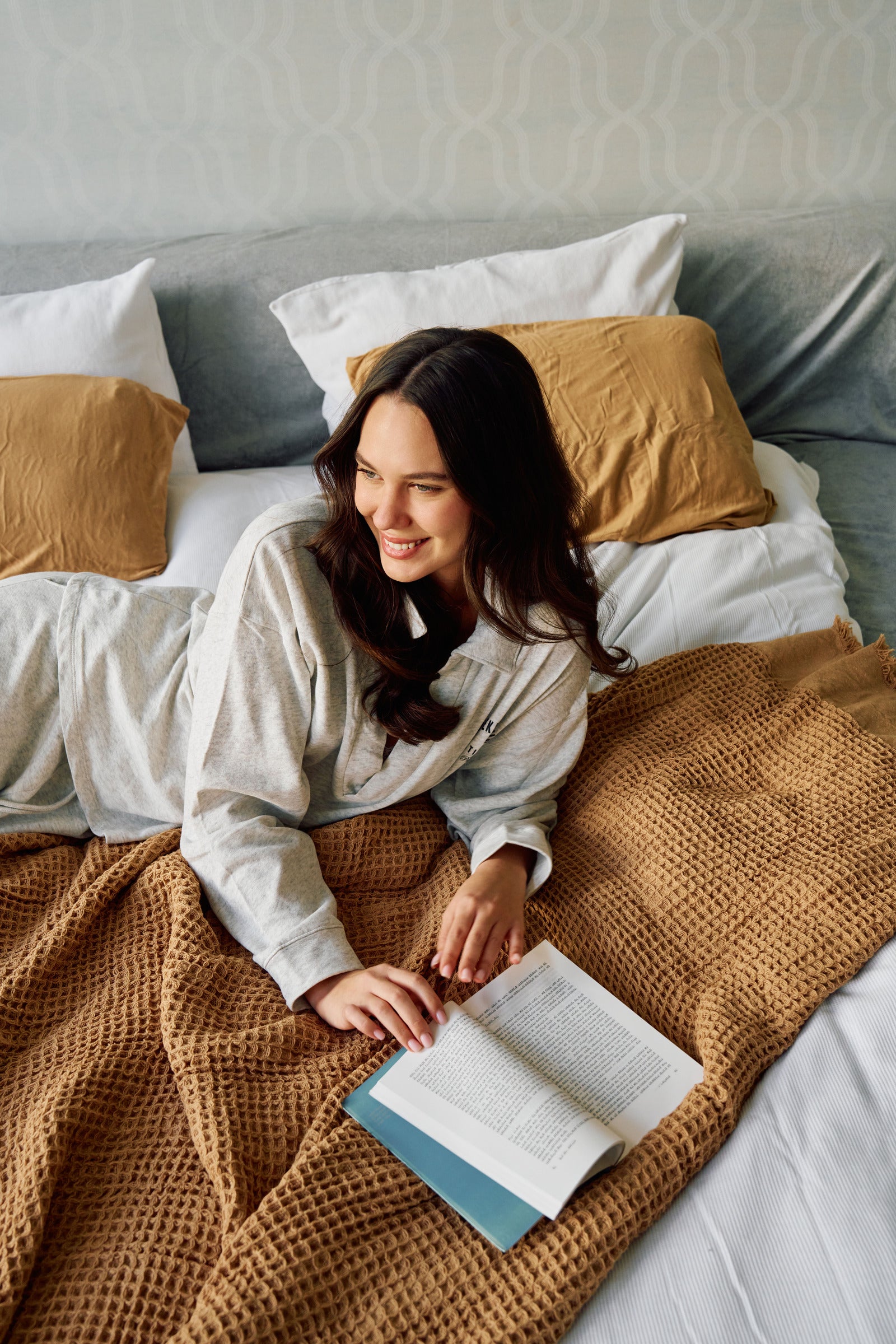 שמיכת טלוויזיה פיקה | דגם Timeless | אדמה